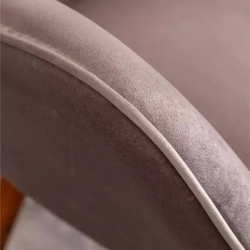 Poltrona a barilotto accentata in velluto color cioccolato con bottoni, Seduta singola