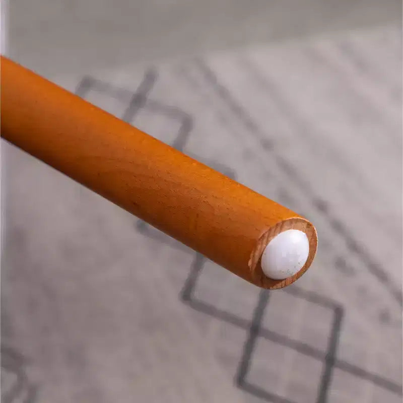Poltrona a barilotto accentata in velluto color cioccolato con bottoni, Seduta singola