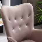 Poltrona a barilotto accentata in velluto color cioccolato con bottoni, Seduta singola