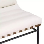 Poltroncina accent senza braccioli in similpelle nera, struttura in metallo verniciato a polvere nero – 1 posto