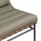 Poltroncina accent senza braccioli in similpelle nera, struttura in metallo verniciato a polvere nero – 1 posto