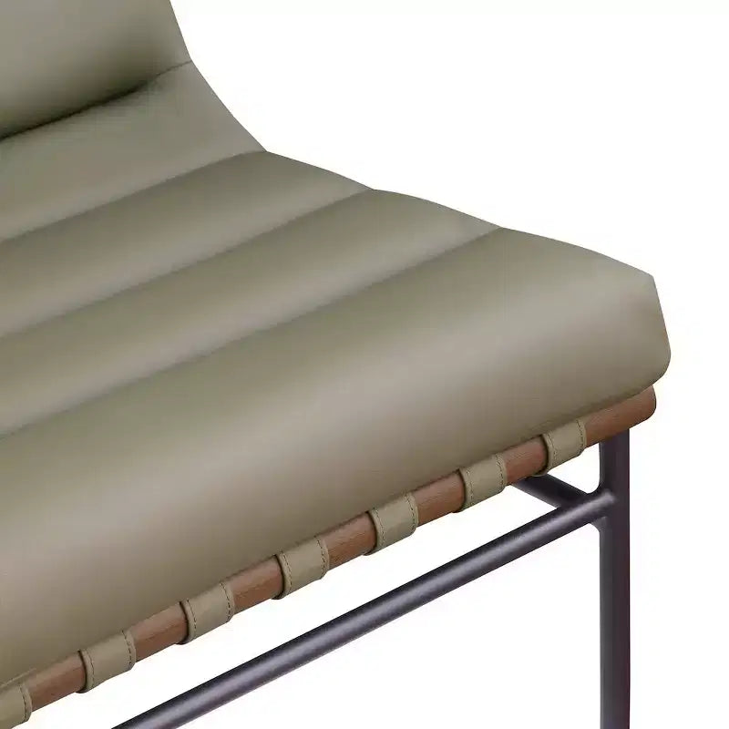 Poltroncina accent senza braccioli in similpelle nera, struttura in metallo verniciato a polvere nero – 1 posto
