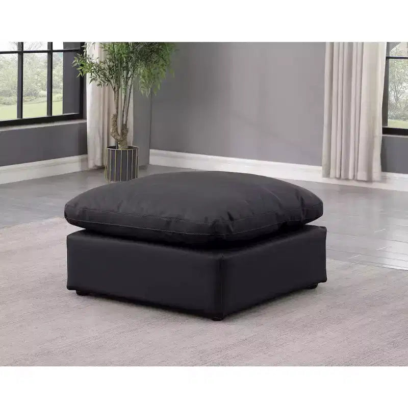 Pouf quadrato in pelle vegana nera, gambe color espresso – Posti a sedere: 1