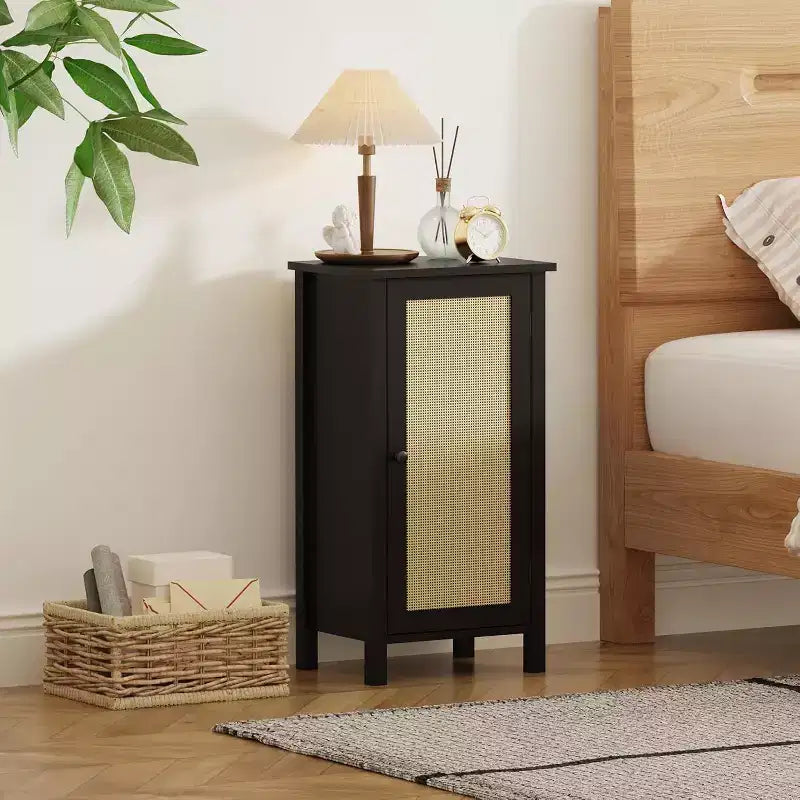 Comodino con anta in rattan nero/beige, comodino singolo con armadietto contenitore